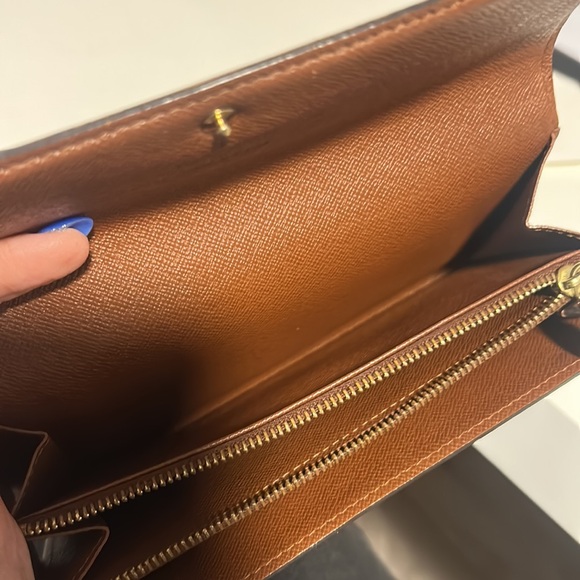 Louis Vuitton Sarah Wallet - Picture 9 of 11